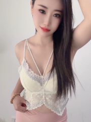 前凸后翘高挑白嫩女神